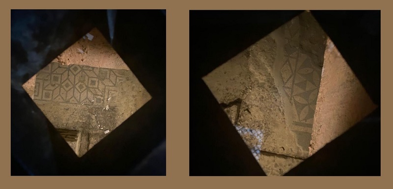 Nell'immagine si vedono due fori praticati nel pavimento attuale del battistero di Firenze che permettono di vedere i resti di nu mosaico di epoca romana.