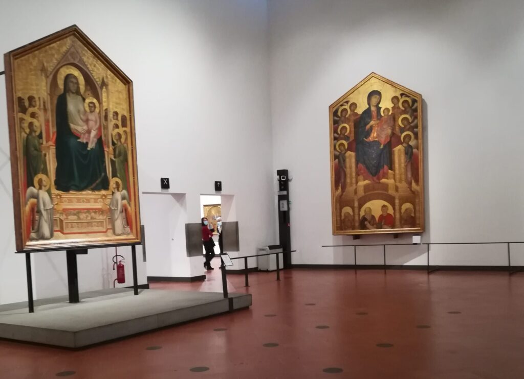 Uffizi al tempo del Covid. Qui si vede la Sala del Trecento senza visitatori