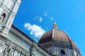 I monumenti della piazza: Piazza Duomo Firenze, scorcio della CAttedrale con la Cupola e il Campanile di Giotto