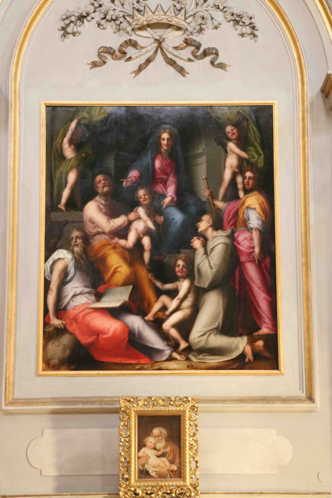 Nell'immagine si vede la Pala Pucci. San Giuseppe passa il piccolo Gesù alla Madonna che è sul trono. Due angeli aprono delle tende ai suoi lati. Sotto San Giuseppe San Marco, San Giovannino, San Francesco in ginocchio e San Giovanni Evangelista.