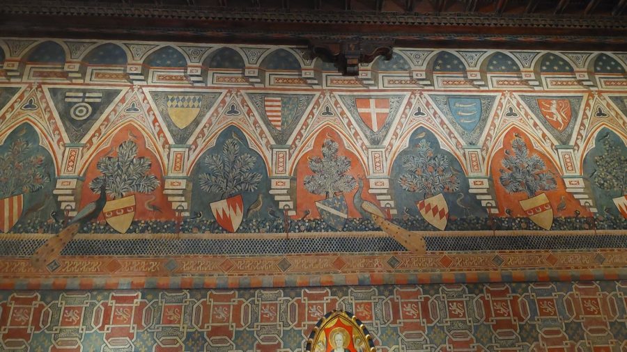 Palazzo Davanzatoìi particolare della decorazione murario interna: motivo con pavoni
