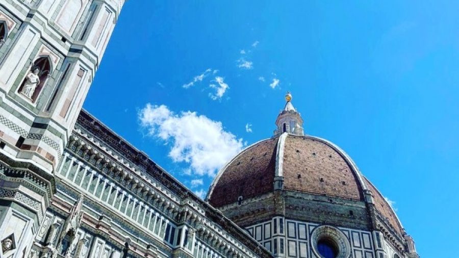 I monumenti della piazza: Piazza Duomo Firenze, scorcio della CAttedrale con la Cupola e il Campanile di Giotto